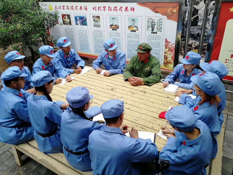 2 在红色文化展览馆上红课.jpg