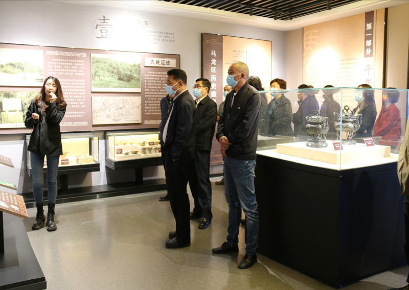参观马龙区铸牢中化民族共同体意识主题教育馆s.jpg